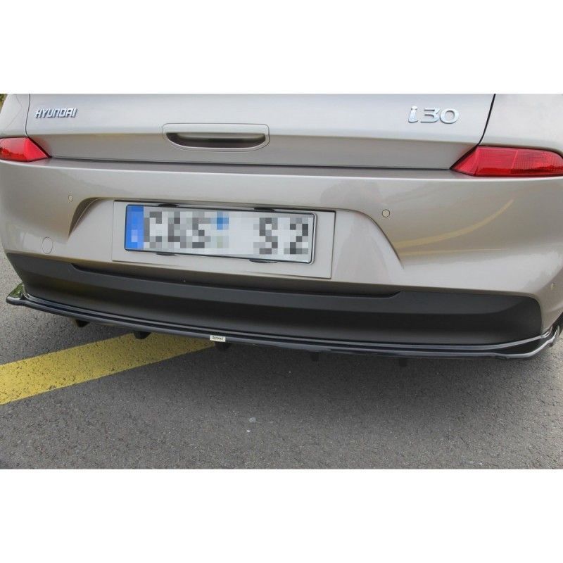 Maxton CENTRAL REAR SPLITTER (WITH VERTICAL BARS) HYUNDAI I30 MK3 HATCHBACK Gloss Black, Hyundai